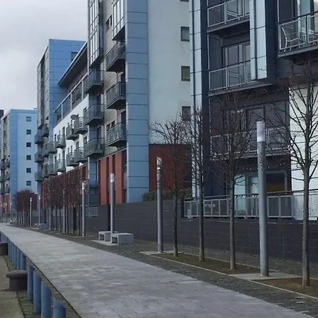 Water View Harbour Apartment Glasgow Exterior photo